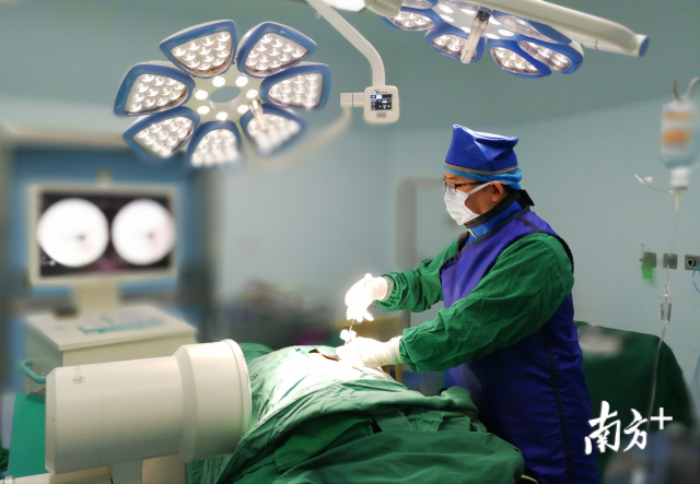 建立起了縣鎮(zhèn)村“一網(wǎng)化”區(qū)域分級(jí)診療平臺(tái)，切實(shí)解決群眾“看病難”。