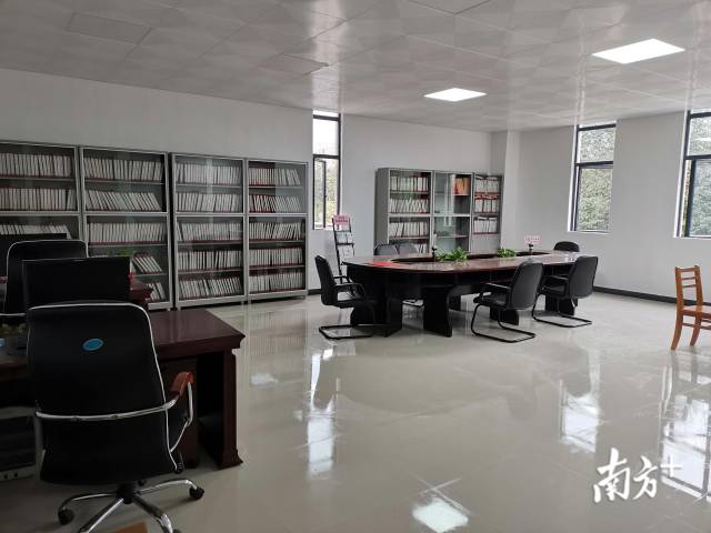 目前，連州市檔案館新館已建成使用，并已對外開放社會查閱服務(wù)。