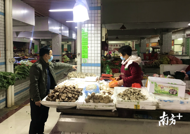 強(qiáng)化市場(chǎng)監(jiān)管，建立整改臺(tái)賬，發(fā)現(xiàn)一處，整改一處，銷(xiāo)號(hào)一處。