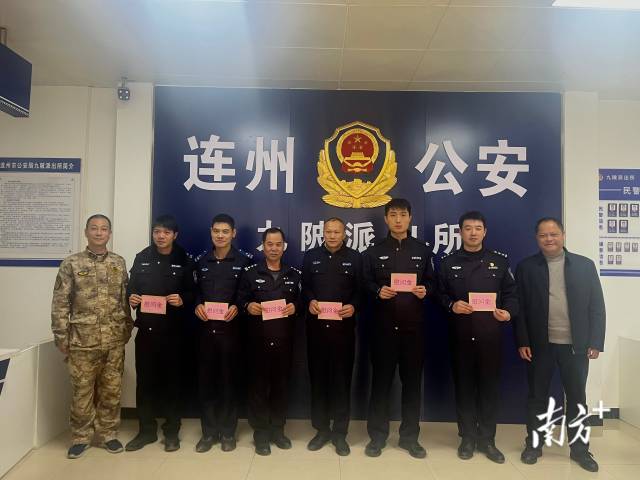 在九陂派出所慰問(wèn)退役軍人。