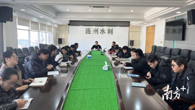 連州市副市長鄒錫洪組織召開市水利局年輕干部新春座談會(huì)，引導(dǎo)干部人才繼往開來、接續(xù)奮進(jìn)。
