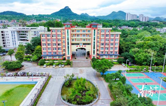 2025年，連州高考600分以上考生同比增長180%，中考總平均分連續(xù)兩年穩(wěn)居清遠(yuǎn)市前列。圖為連州中學(xué)。曾亮超 攝