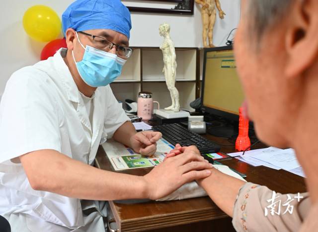 連州公立醫(yī)療機構(gòu)實施一次掛號管三天。黃津 攝