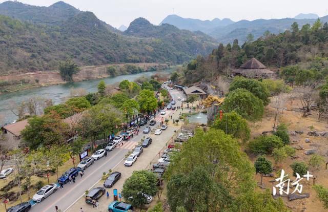 湟川三峽迎來大量客流。